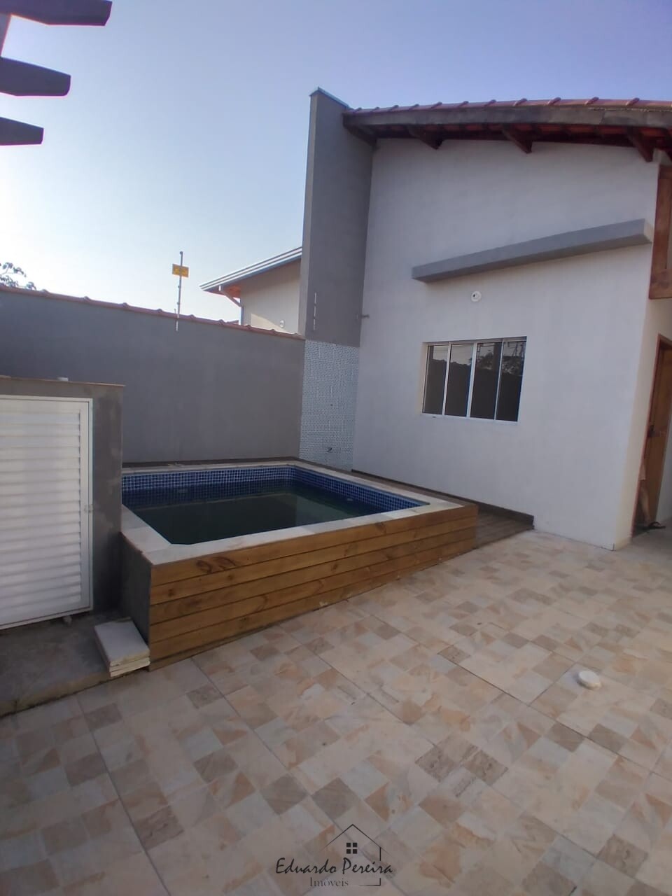 Casa à venda com 2 quartos, 70m² - Foto 3