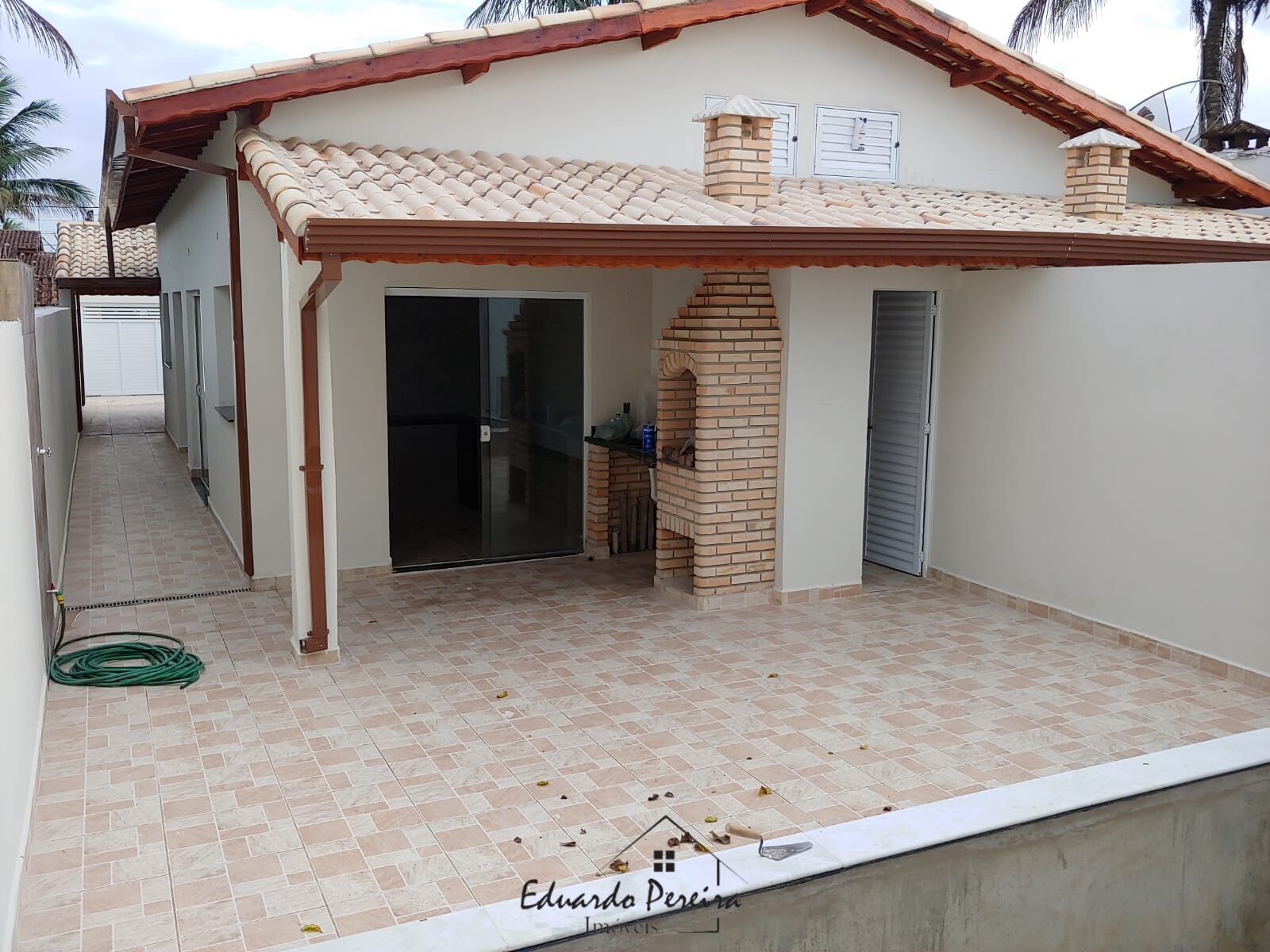 Casa à venda com 2 quartos, 86m² - Foto 1