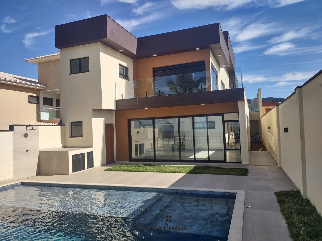 Sobrado à venda com 4 quartos, 380m² - Foto 2