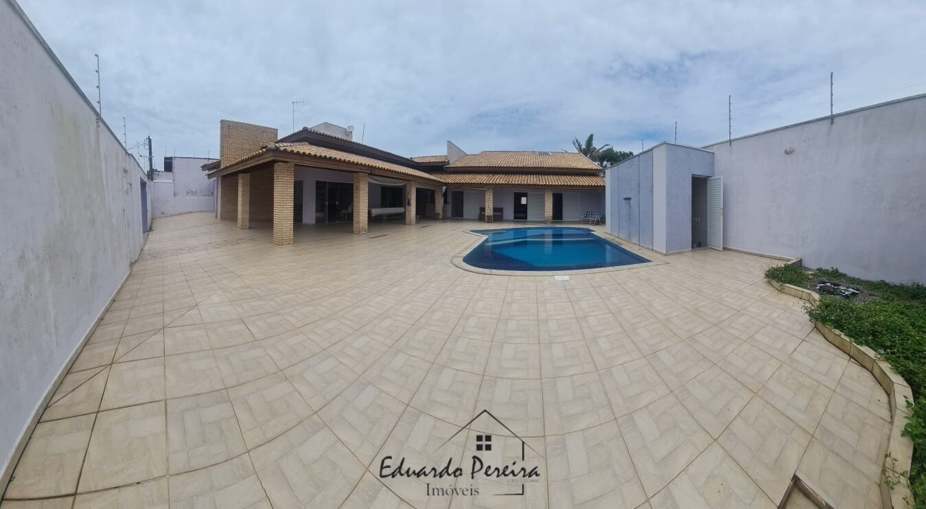 Casa à venda com 6 quartos, 250m² - Foto 1