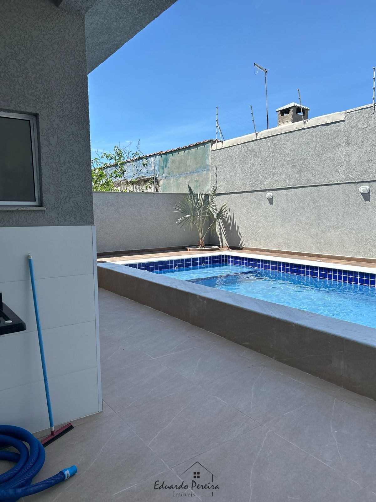 Casa à venda com 3 quartos, 148m² - Foto 1