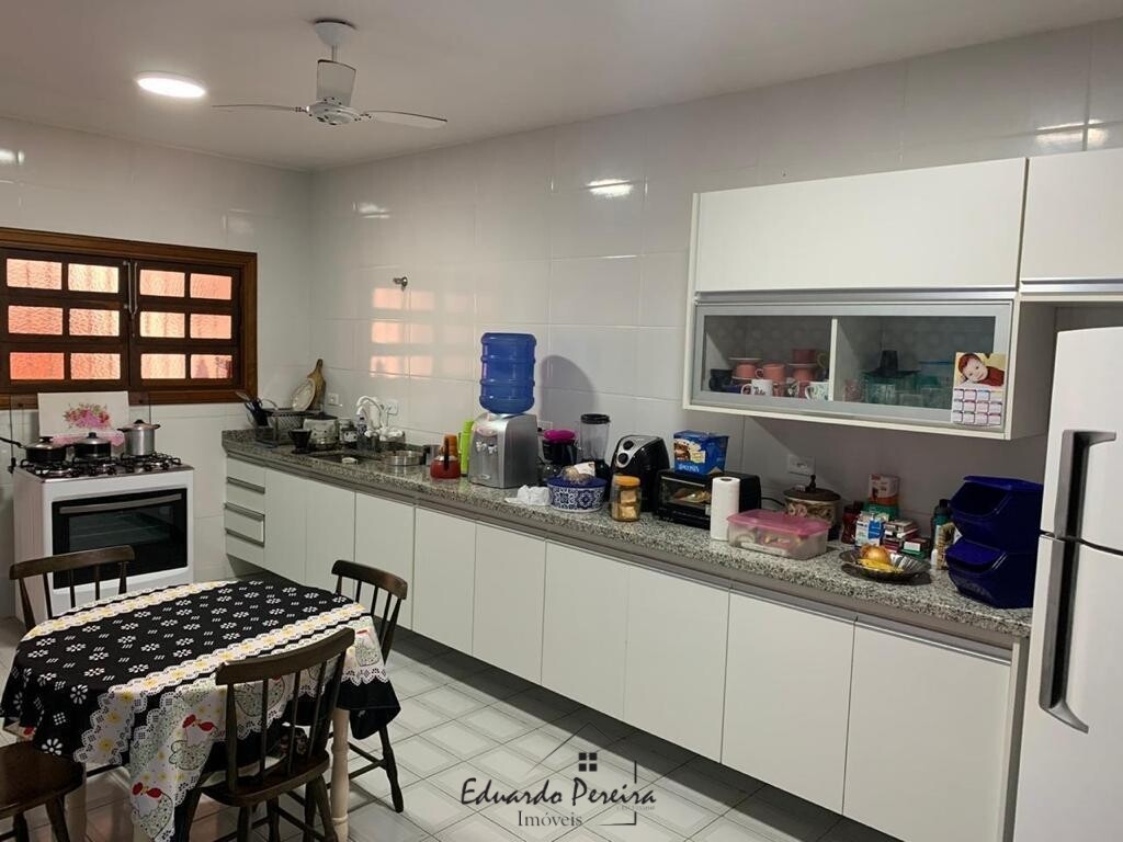 Casa à venda com 3 quartos, 156m² - Foto 2