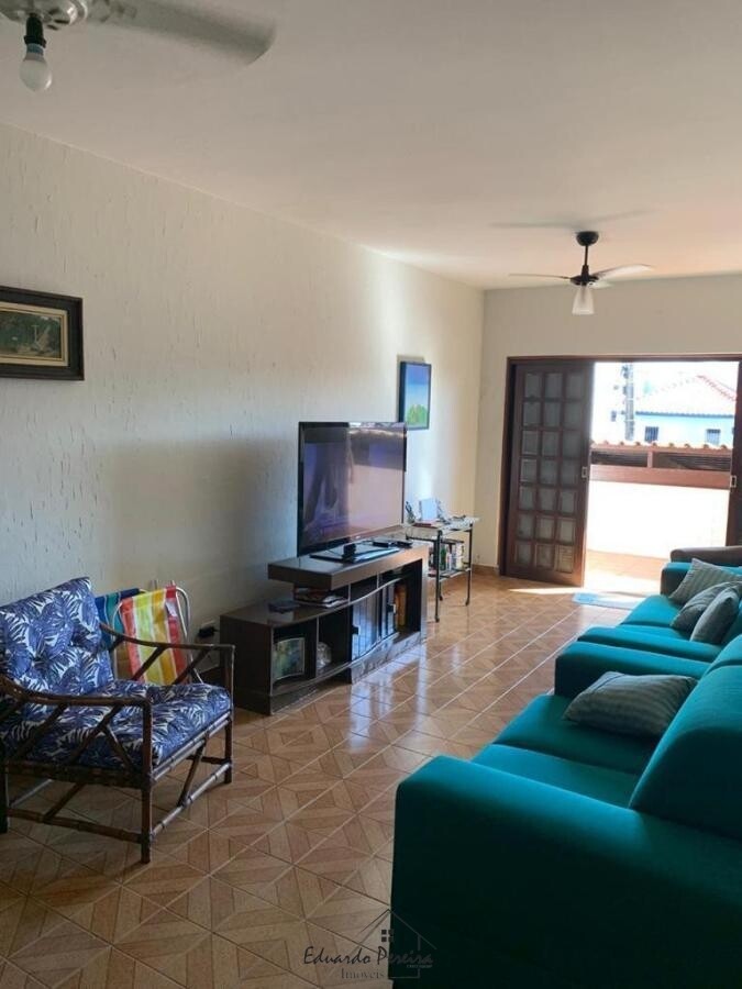 Casa à venda com 3 quartos, 156m² - Foto 1