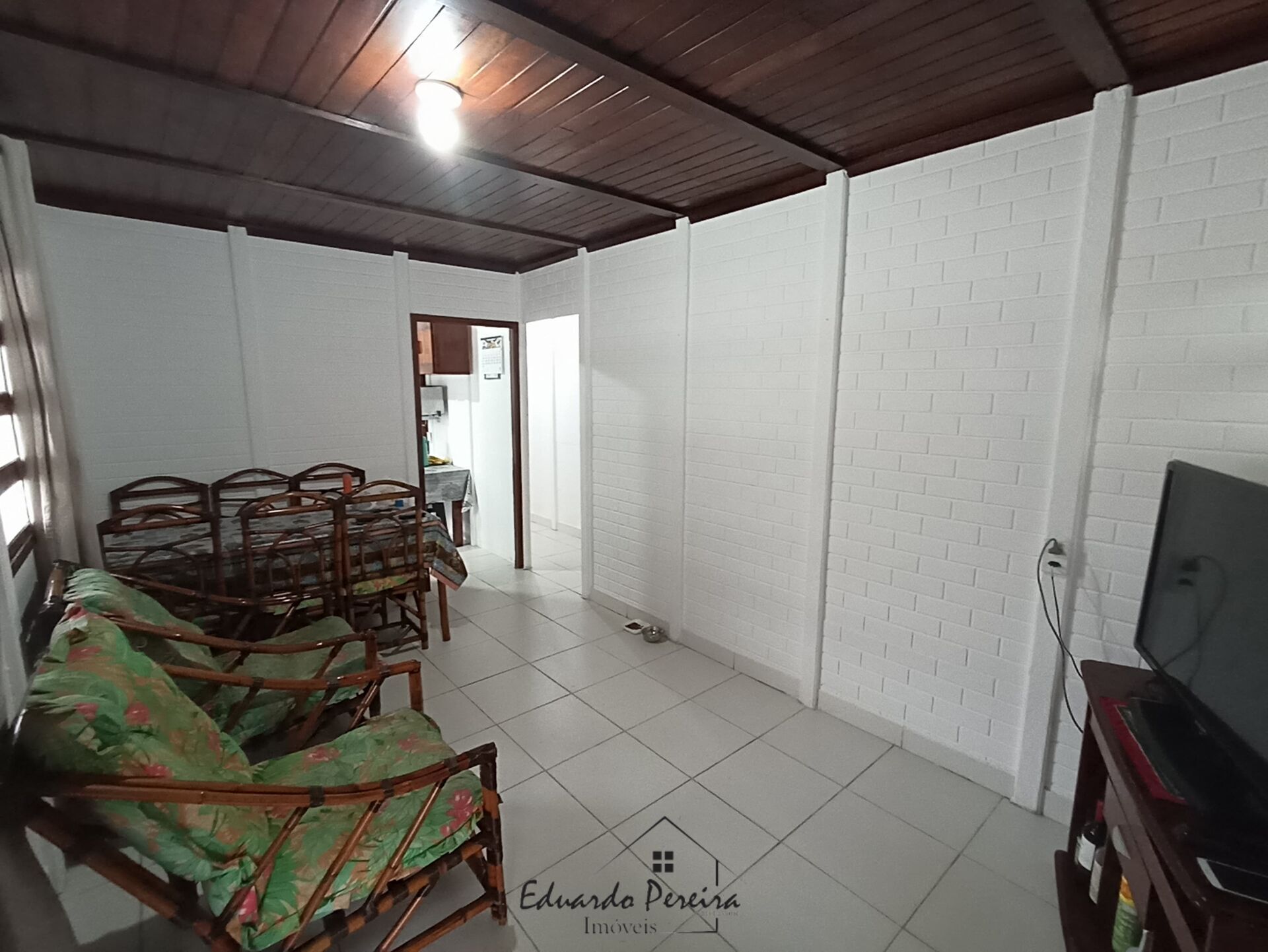 Casa à venda com 3 quartos, 94m² - Foto 4