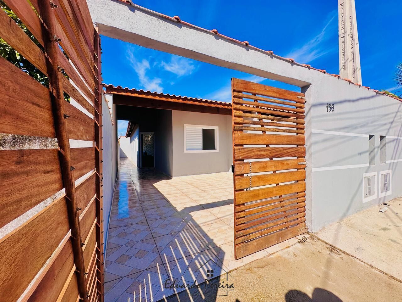 Casa à venda com 2 quartos, 65m² - Foto 1