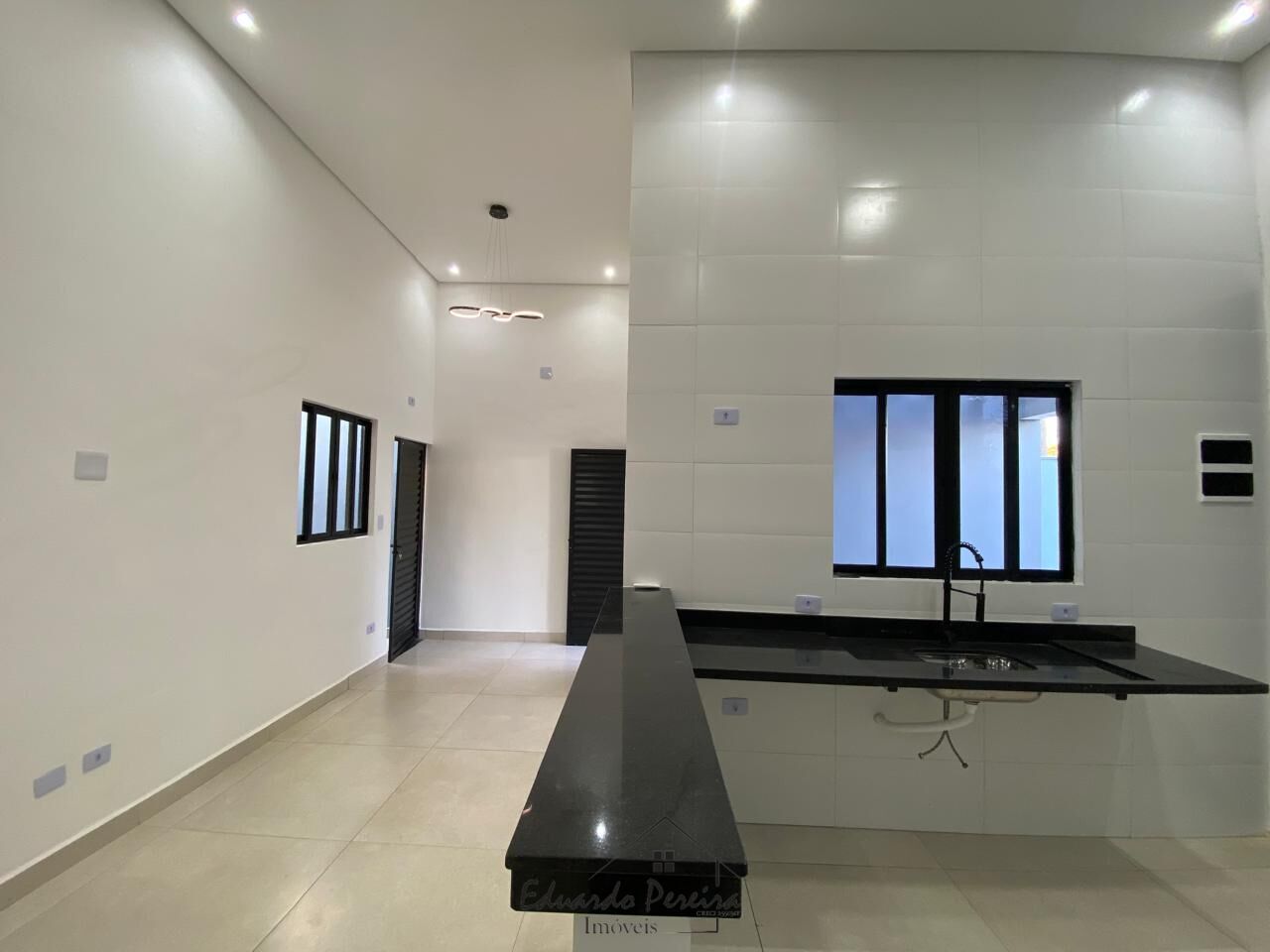 Casa à venda com 3 quartos, 90m² - Foto 11