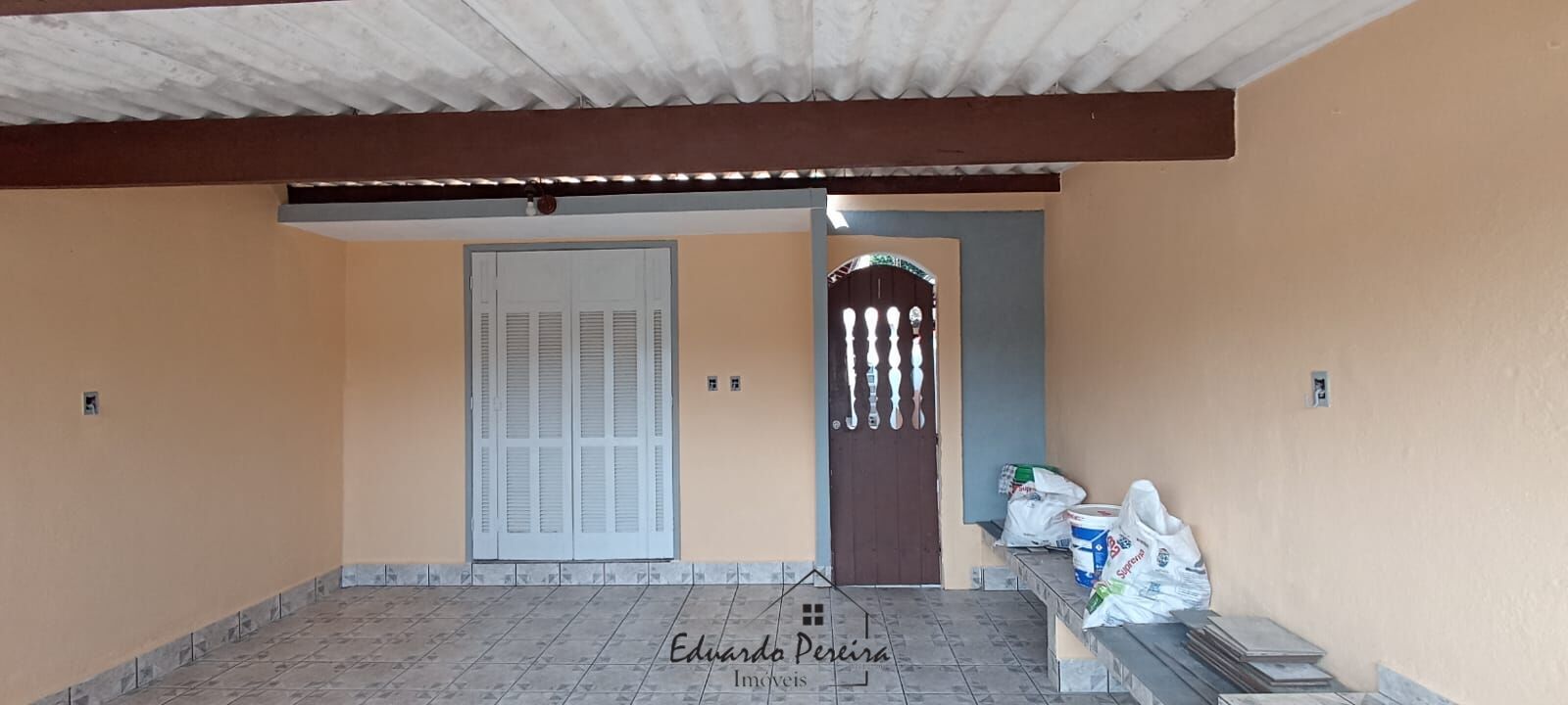 Casa à venda com 2 quartos, 68m² - Foto 1