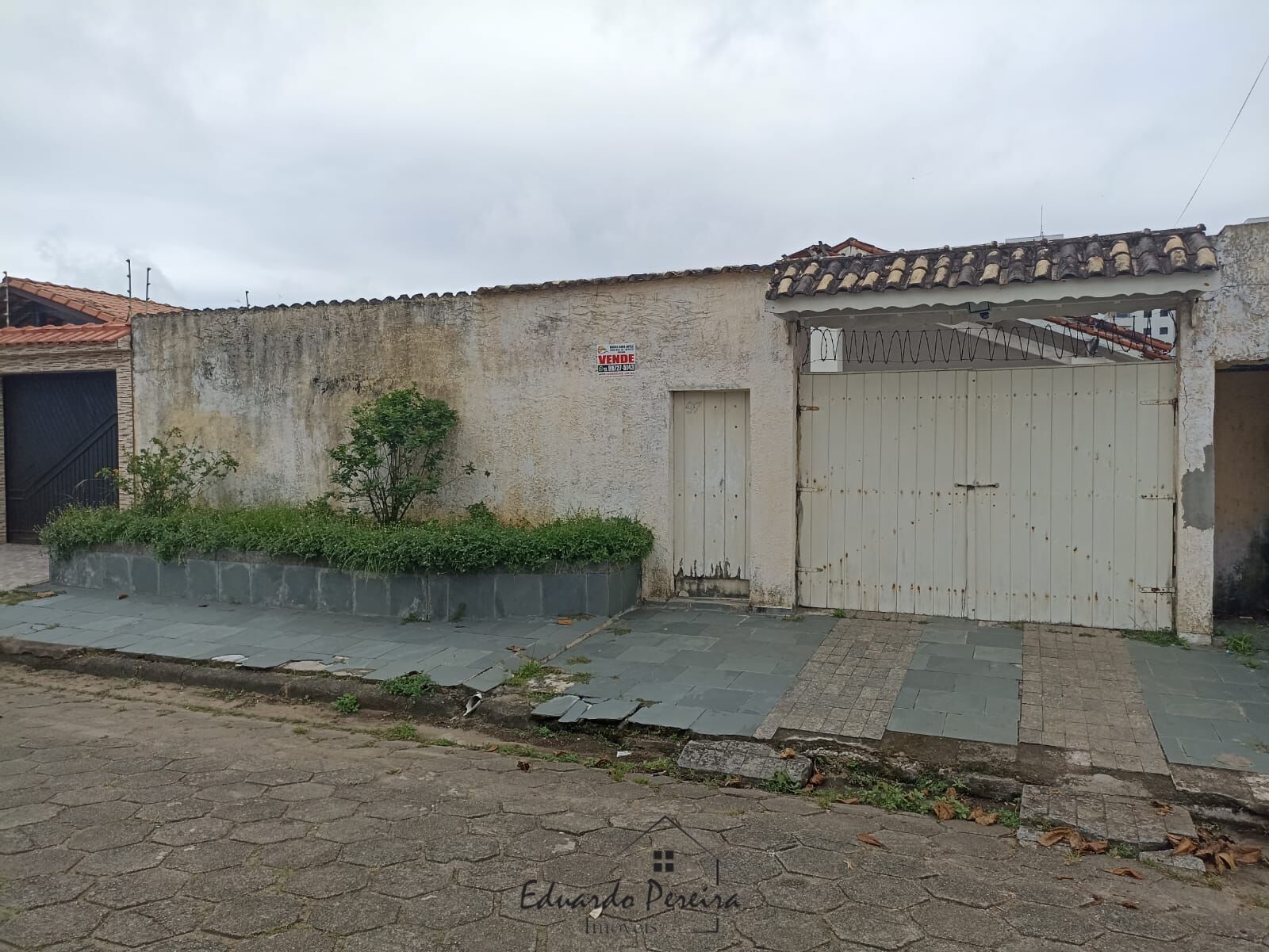 Casa à venda com 2 quartos, 250m² - Foto 1