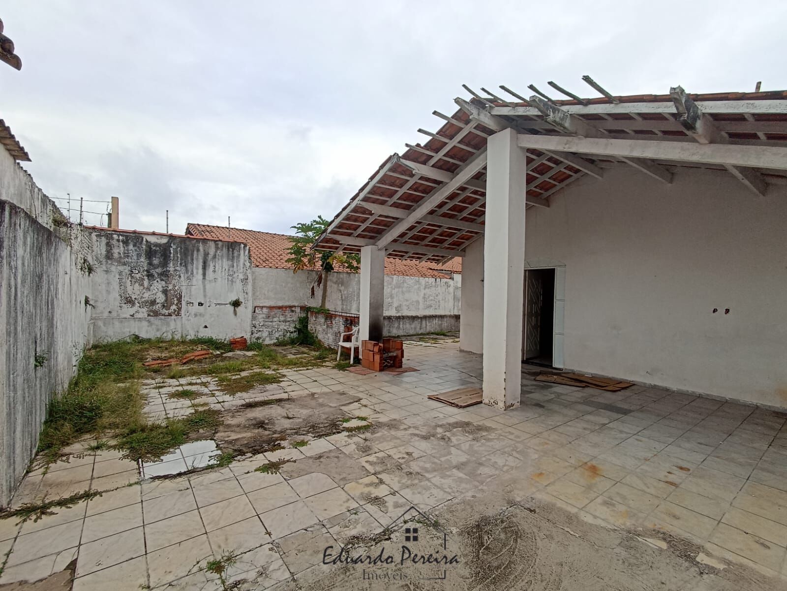 Casa à venda com 2 quartos, 250m² - Foto 4