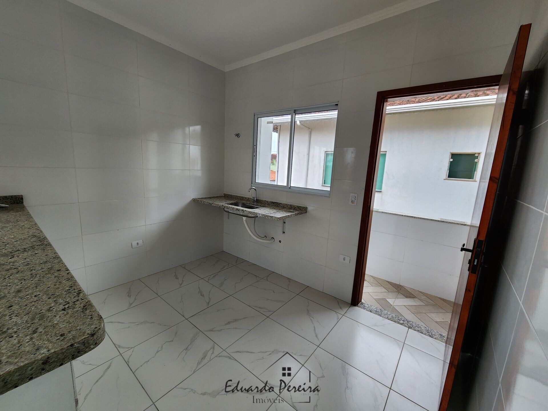 Apartamento à venda com 2 quartos, 75m² - Foto 3