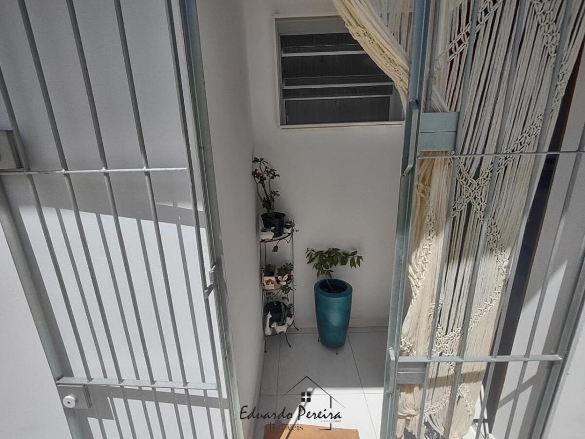 Casa à venda com 2 quartos, 75m² - Foto 11