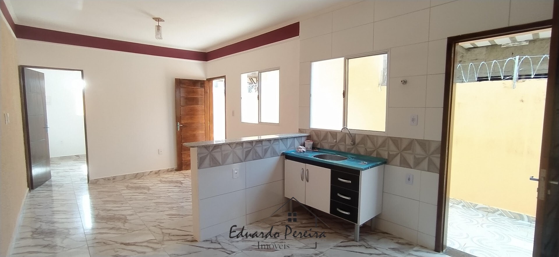 Casa à venda com 2 quartos, 71m² - Foto 4