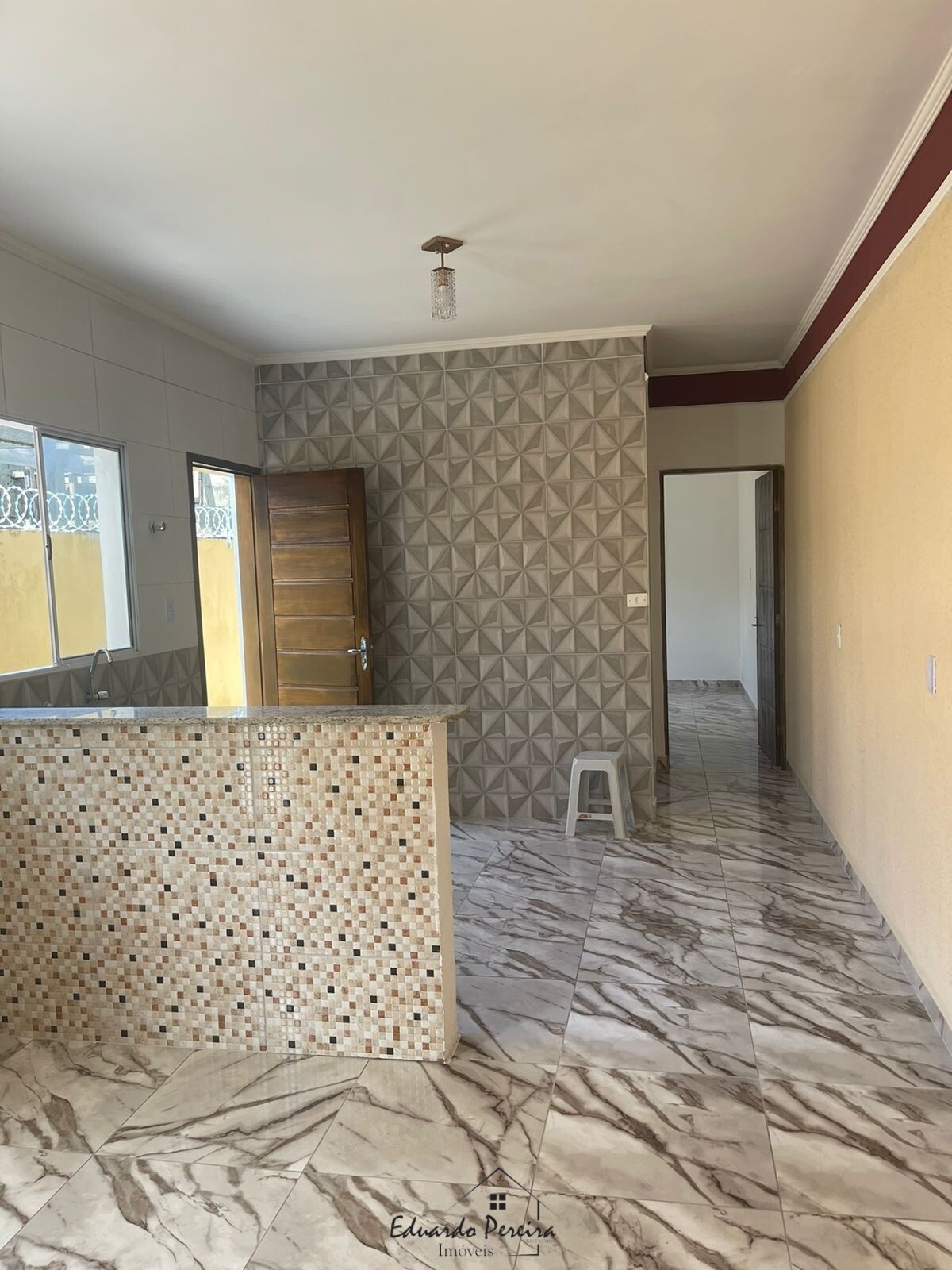 Casa à venda com 2 quartos, 71m² - Foto 1