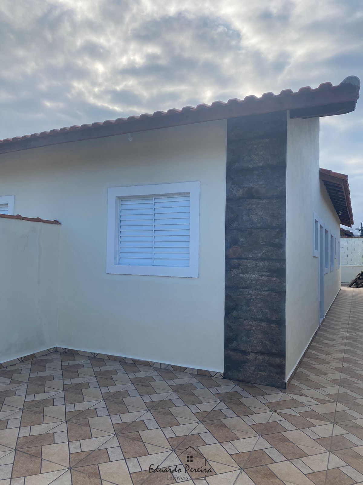 Casa à venda com 2 quartos, 65m² - Foto 1