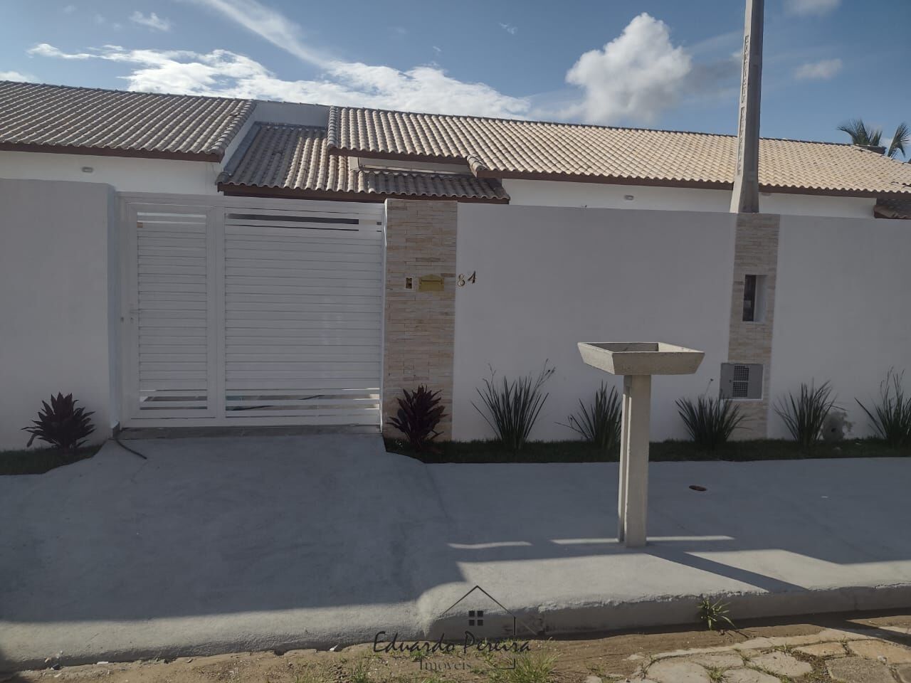 Casa à venda com 2 quartos, 73m² - Foto 1