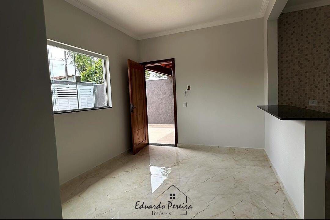 Casa à venda com 2 quartos, 65m² - Foto 4