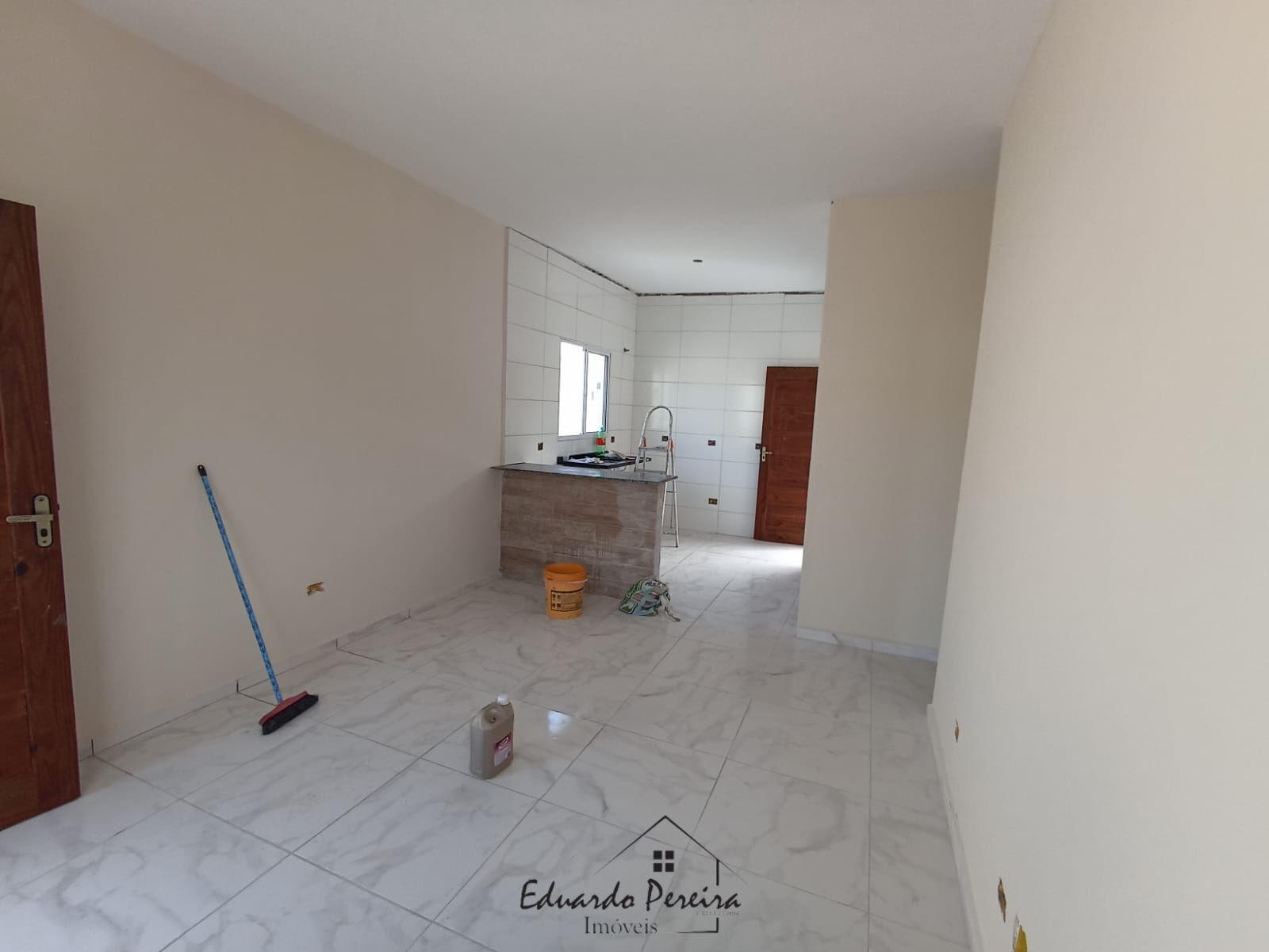 Casa à venda com 2 quartos, 60m² - Foto 4