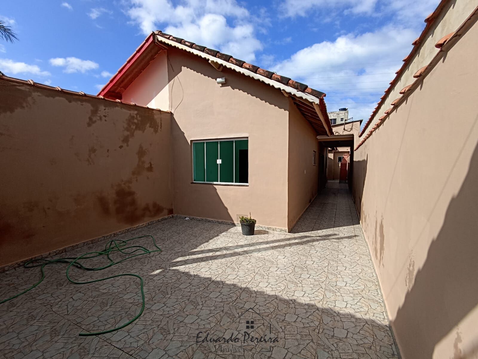 Casa à venda com 2 quartos, 48m² - Foto 2