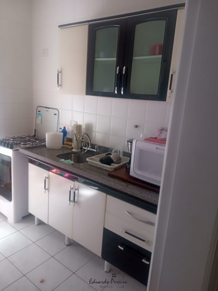 Apartamento à venda com 2 quartos, 72m² - Foto 2