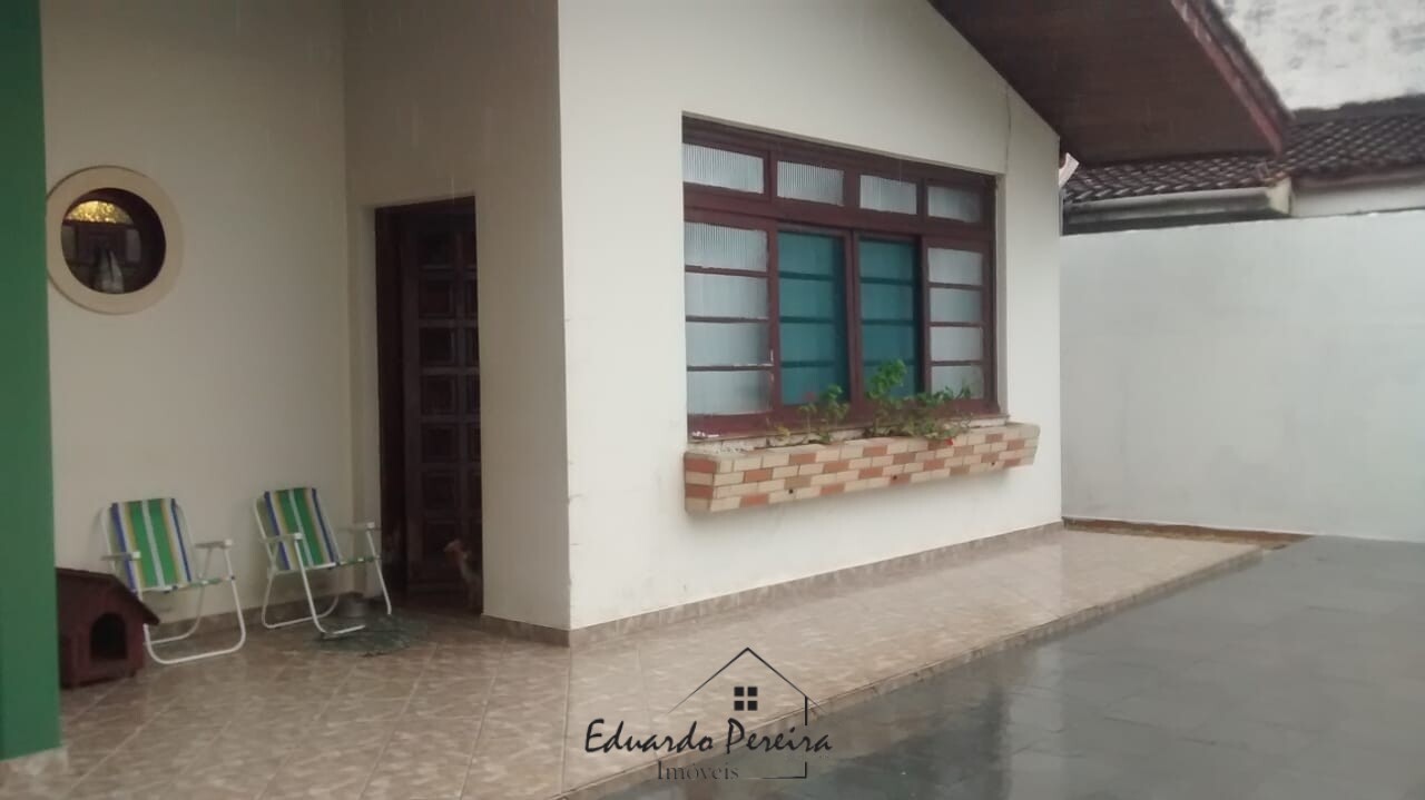 Casa à venda com 4 quartos, 114m² - Foto 1