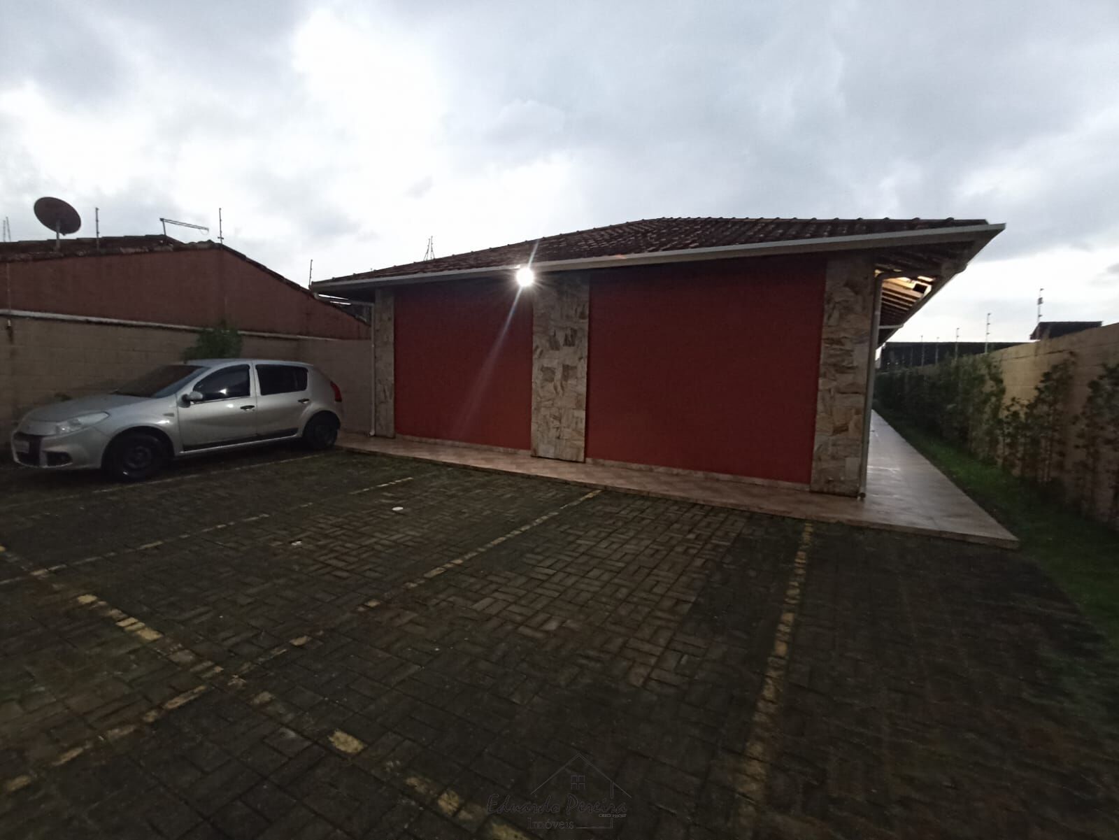 Casa à venda com 2 quartos, 51m² - Foto 2