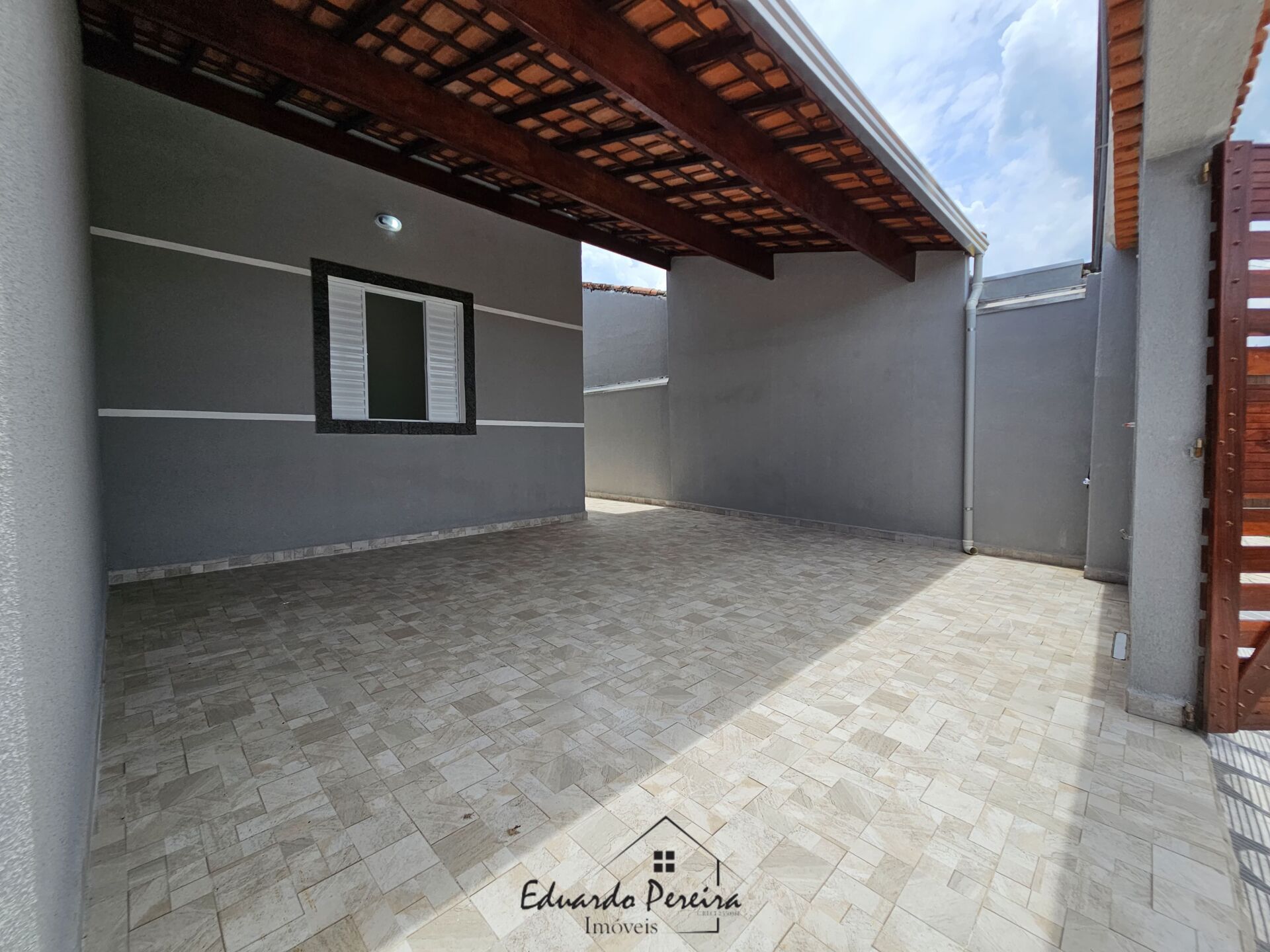 Casa à venda com 2 quartos, 88m² - Foto 2