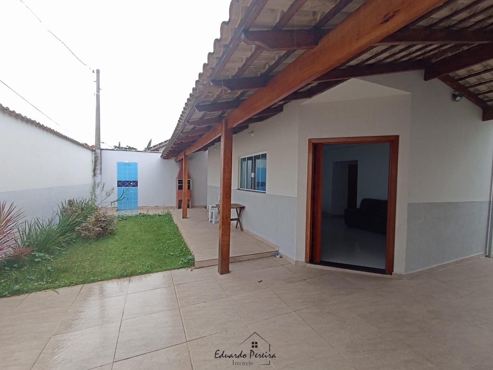 Casa à venda com 3 quartos, 104m² - Foto 1