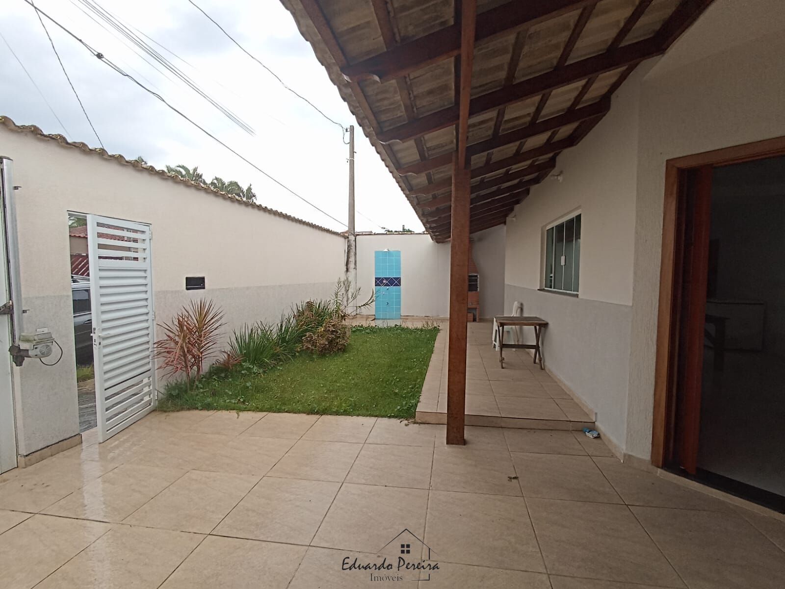 Casa à venda com 3 quartos, 104m² - Foto 2