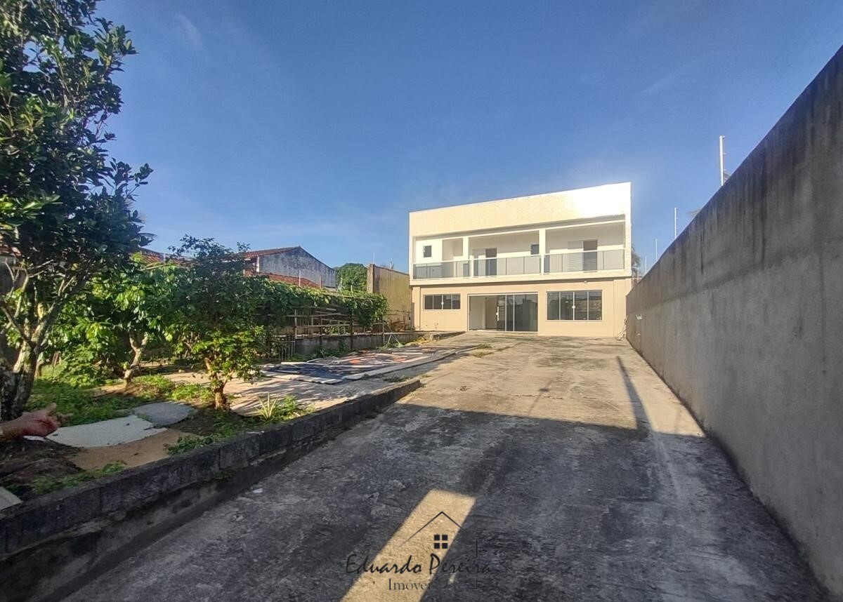 Casa à venda com 2 quartos, 192m² - Foto 1