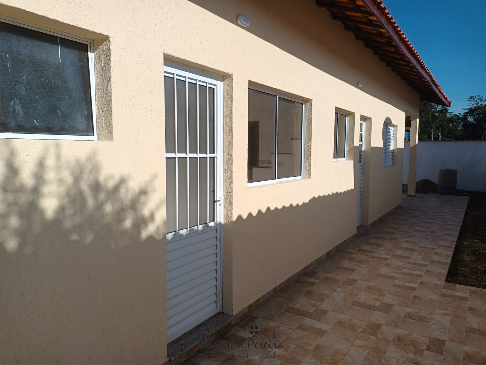 Casa à venda com 2 quartos, 56m² - Foto 2