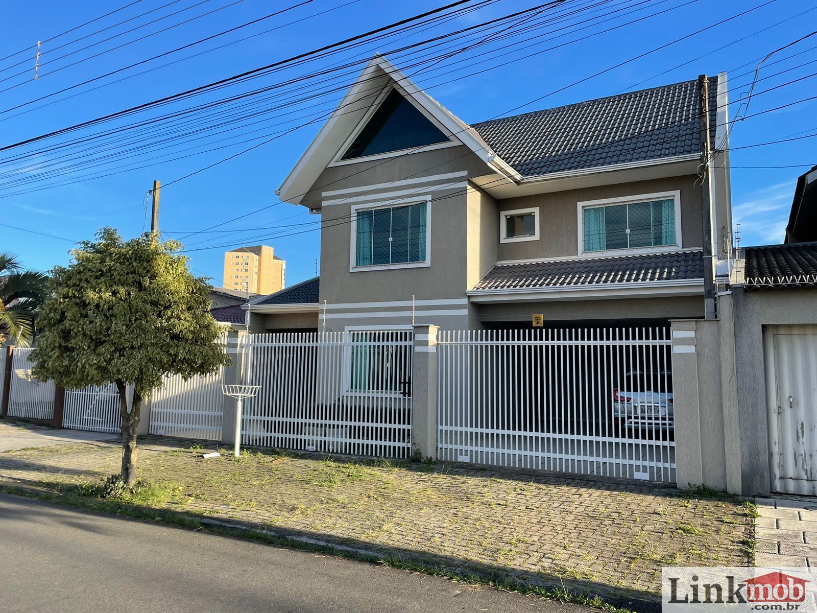 Sobrado à venda com 4 quartos, 268m² - Foto 1