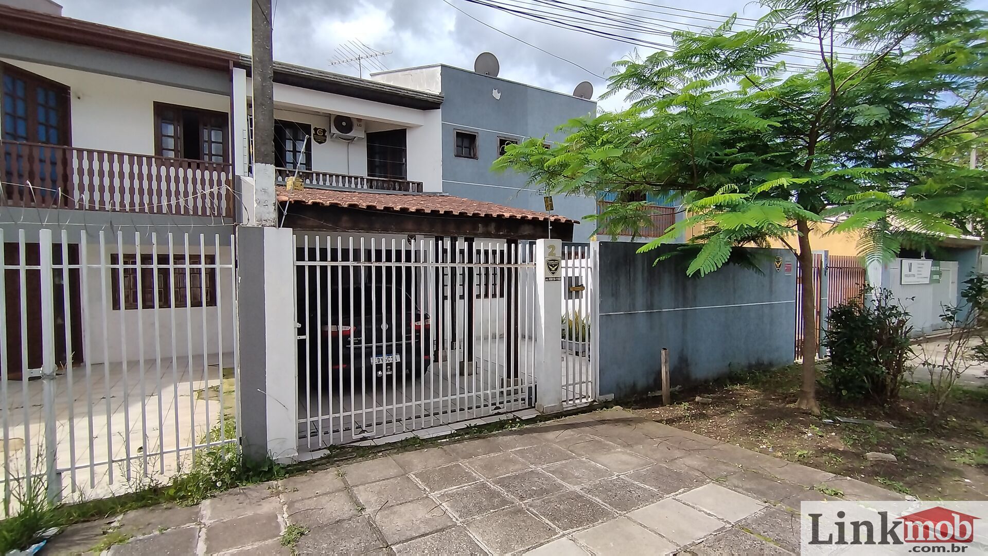 Sobrado à venda com 4 quartos, 219m² - Foto 1