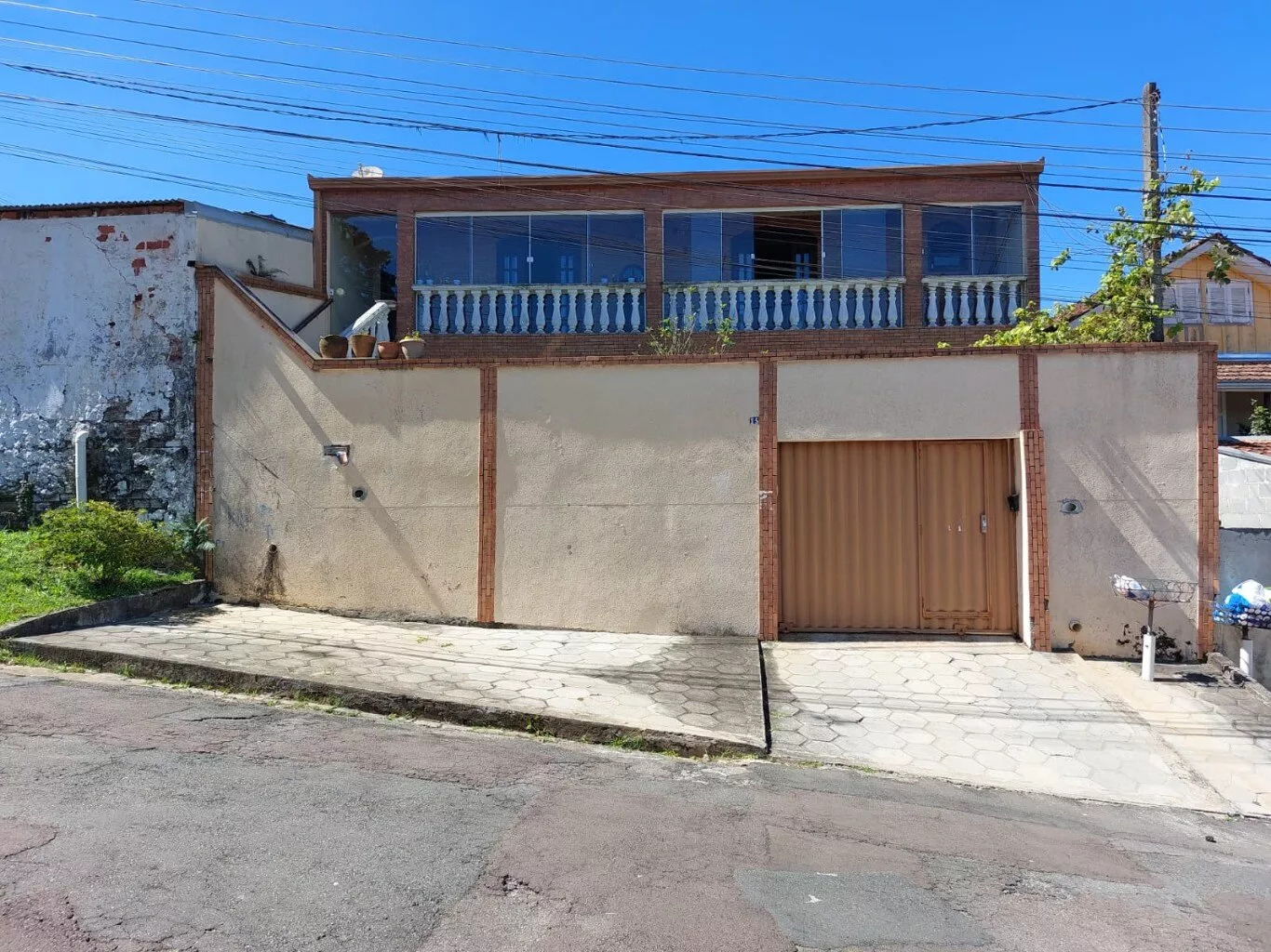 Sobrado à venda com 3 quartos, 250m² - Foto 1