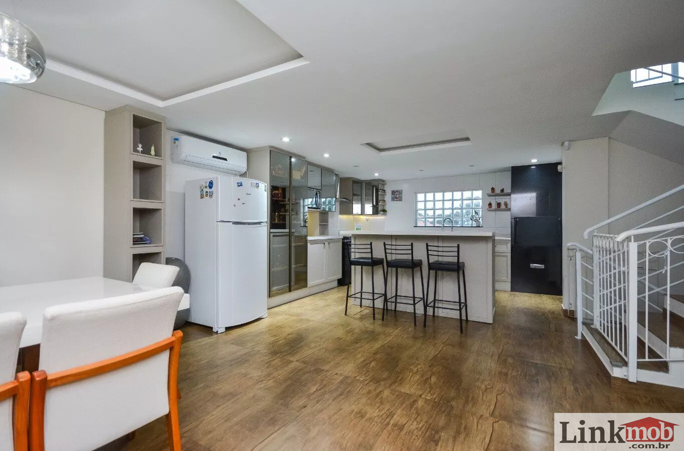 Casa à venda com 3 quartos, 161m² - Foto 2