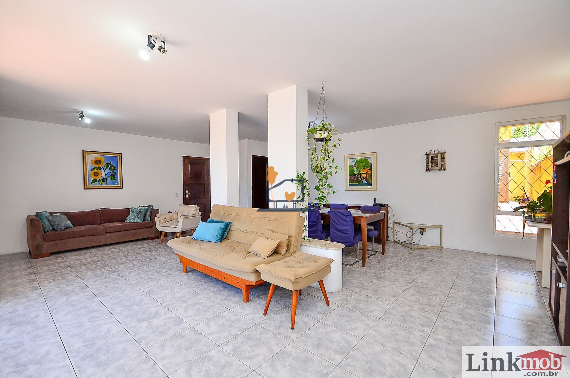 Casa à venda com 4 quartos, 183m² - Foto 1