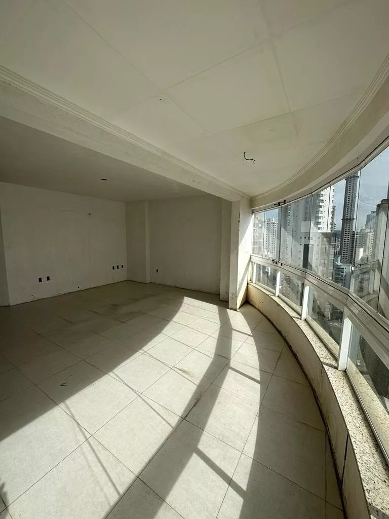 Apartamento à venda com 4 quartos, 192m² - Foto 35