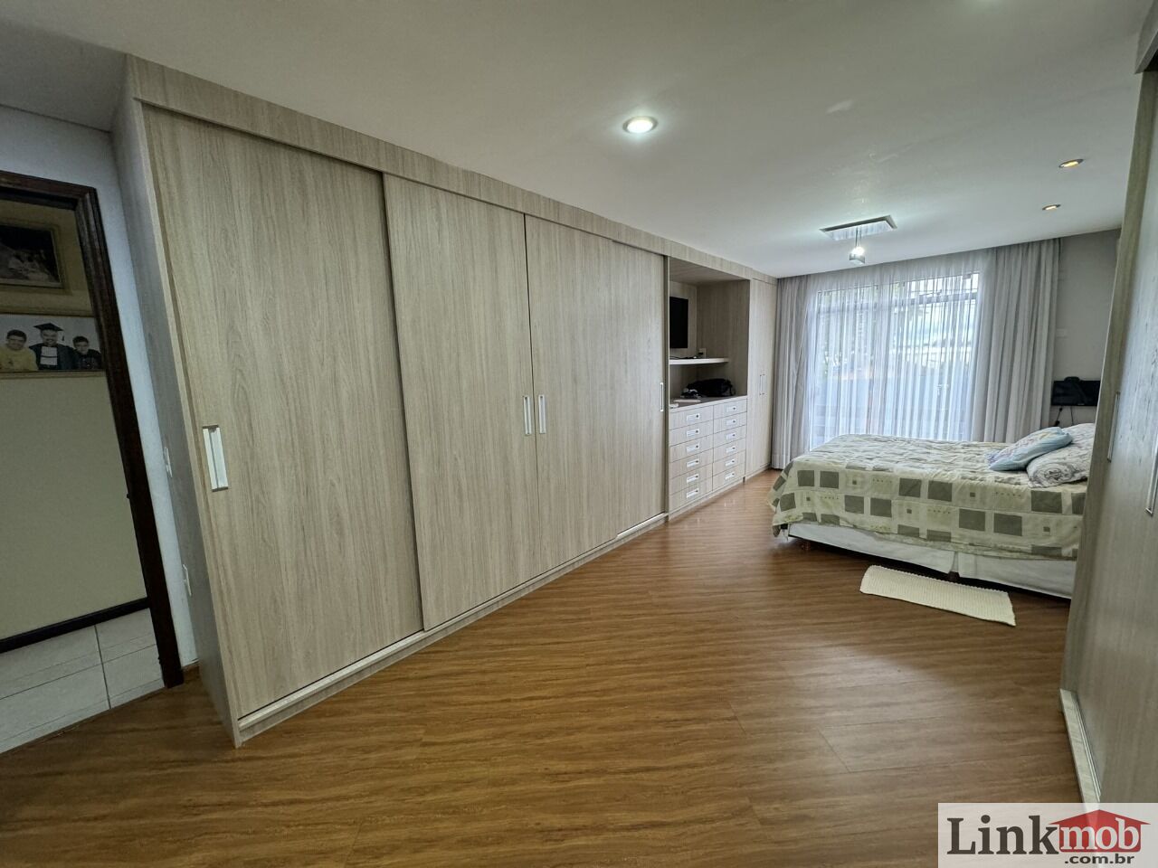 Casa à venda com 5 quartos, 300m² - Foto 9