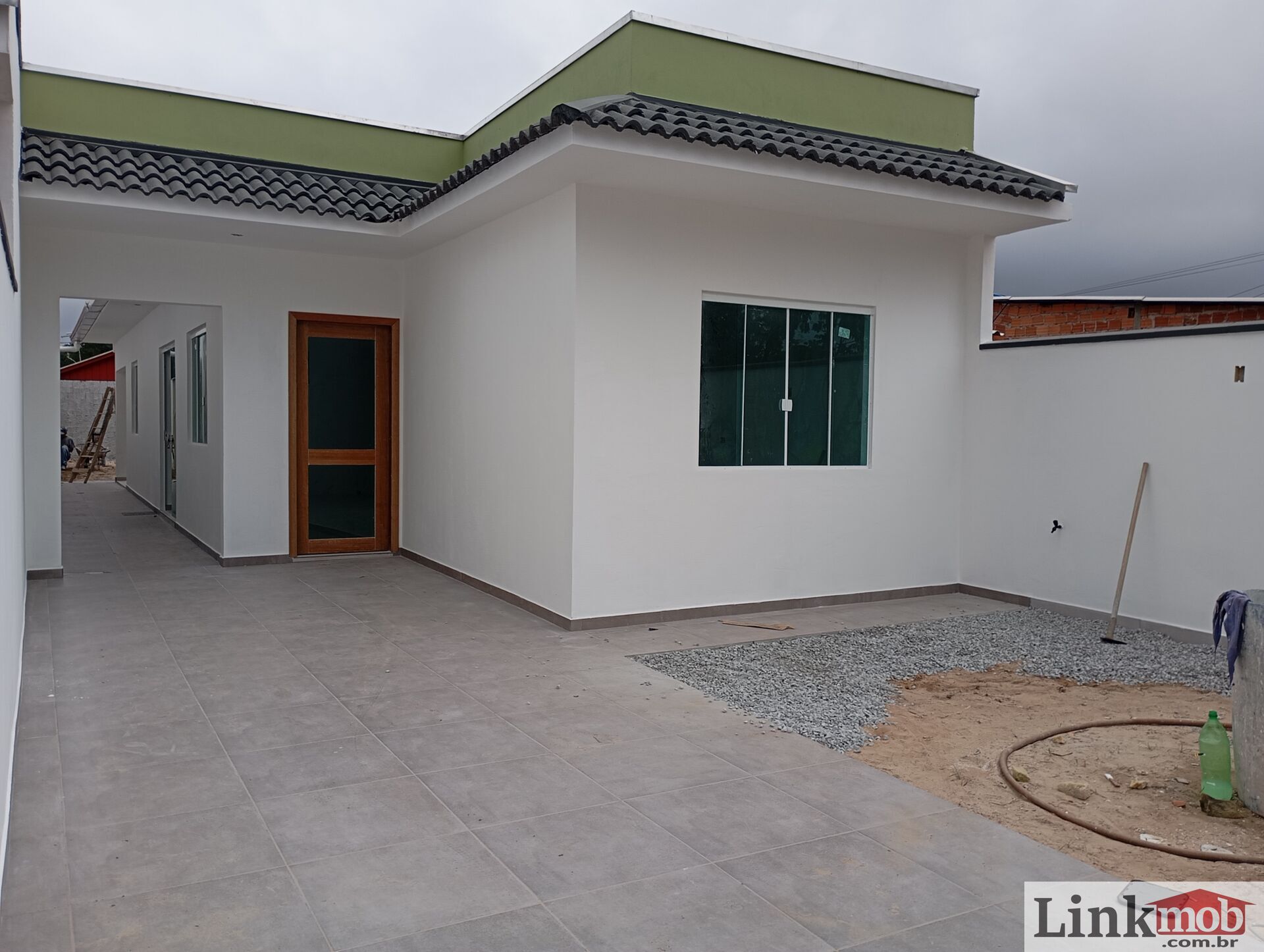 Casa à venda com 3 quartos, 75m² - Foto 1