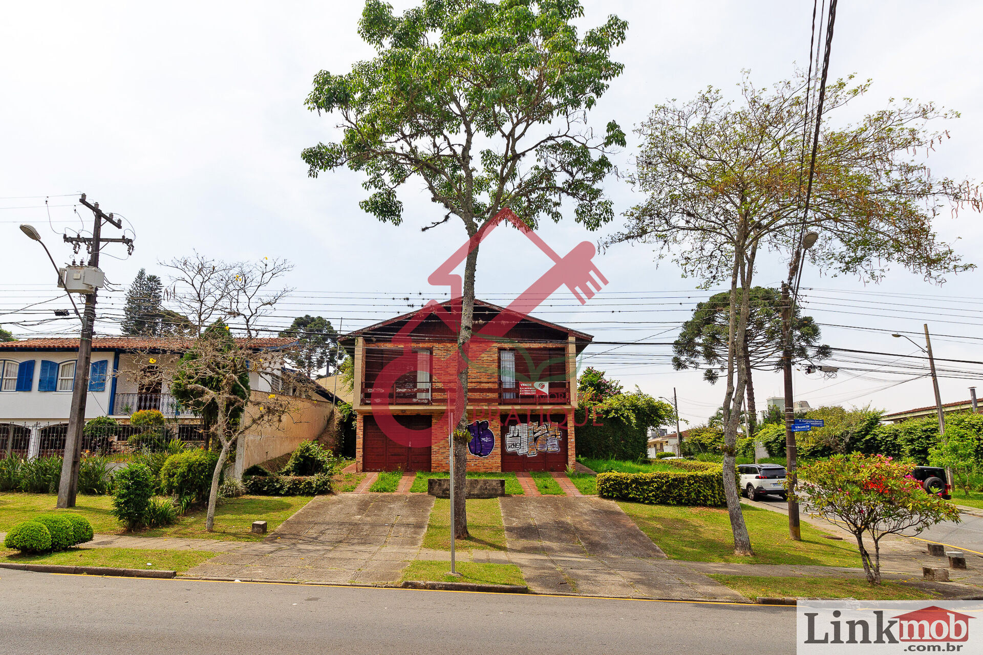 Casa à venda com 3 quartos, 279m² - Foto 1