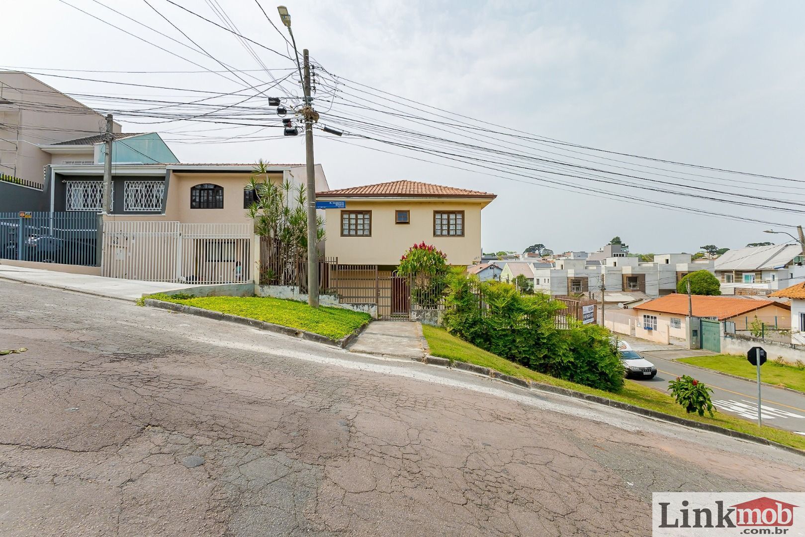 Casa à venda com 6 quartos, 219m² - Foto 3