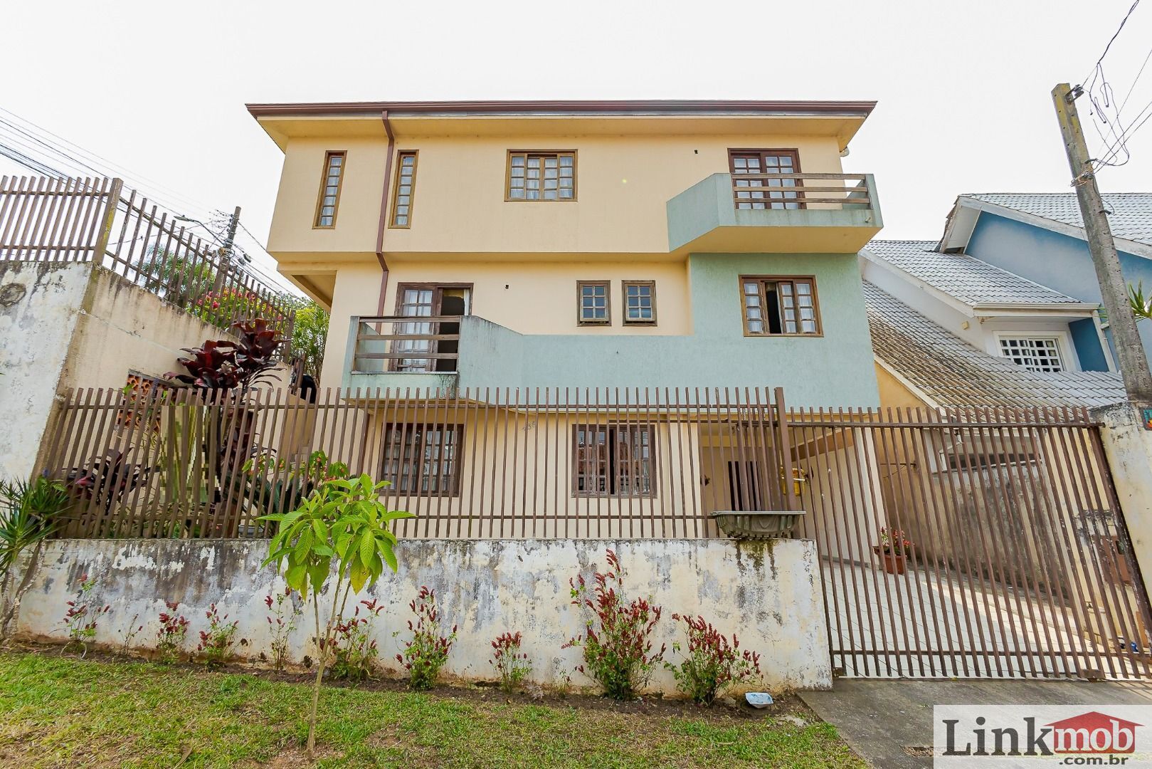 Casa à venda com 6 quartos, 219m² - Foto 1