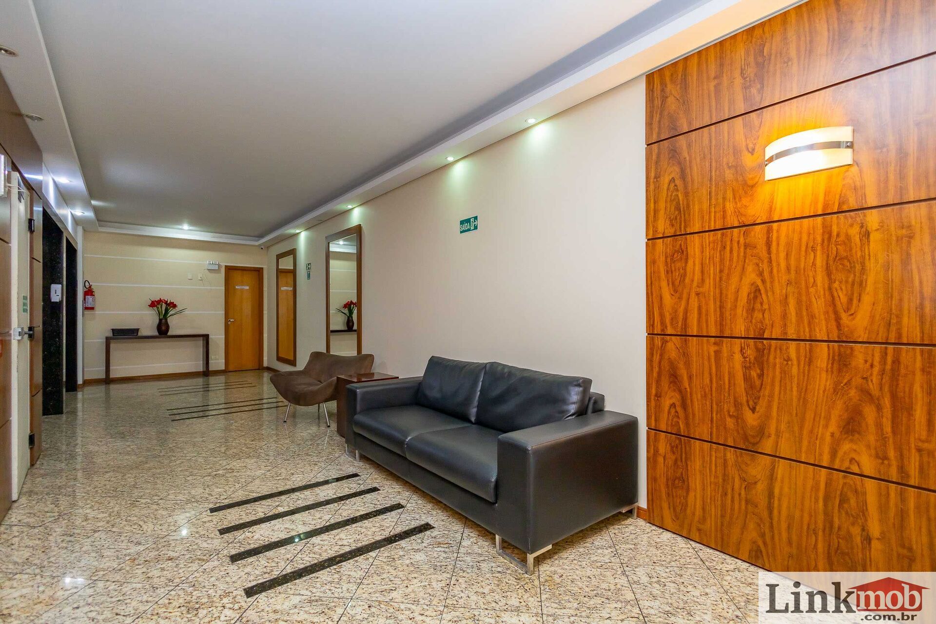 Apartamento à venda com 1 quarto, 38m² - Foto 2