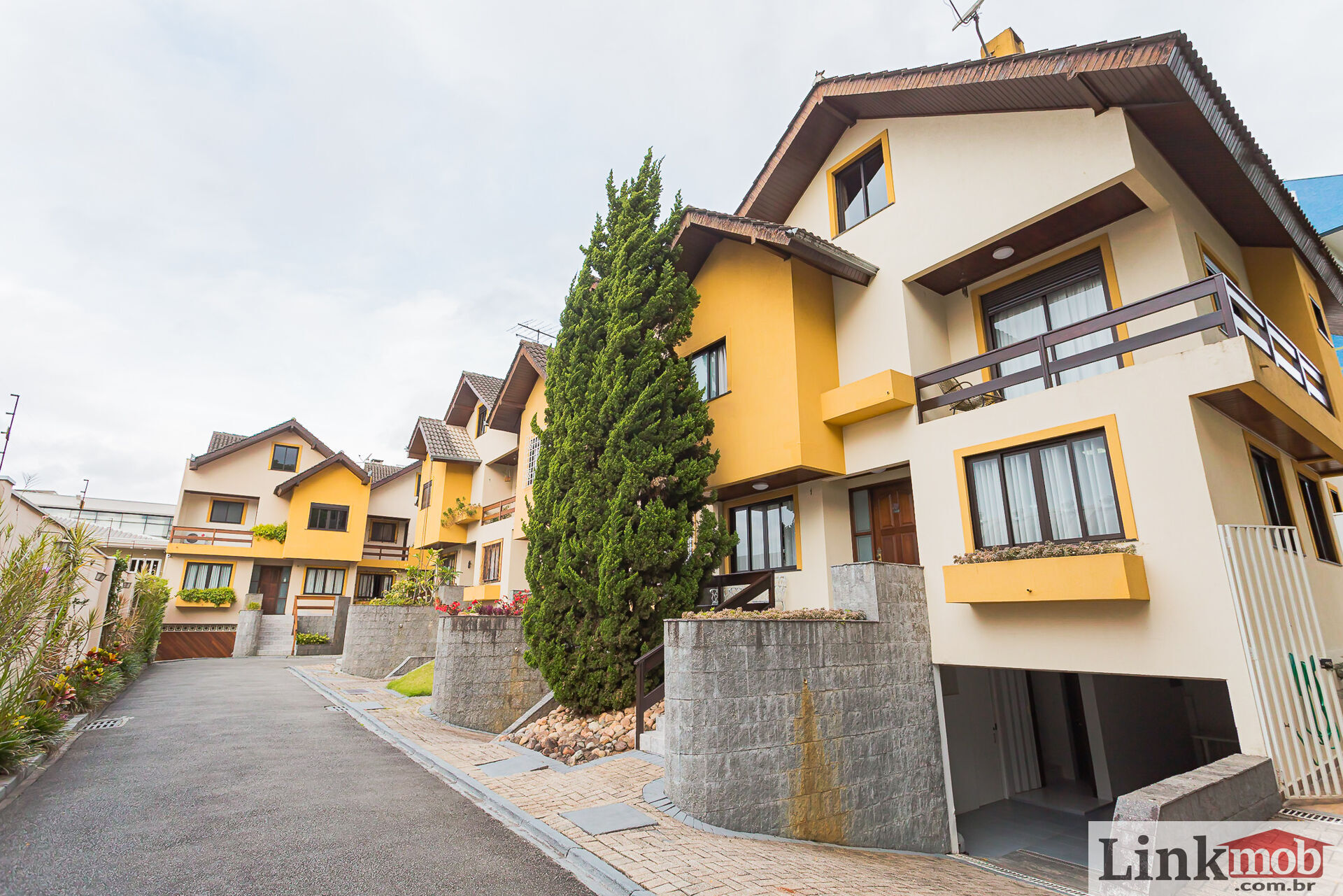 Casa de Condomínio à venda com 3 quartos, 290m² - Foto 2