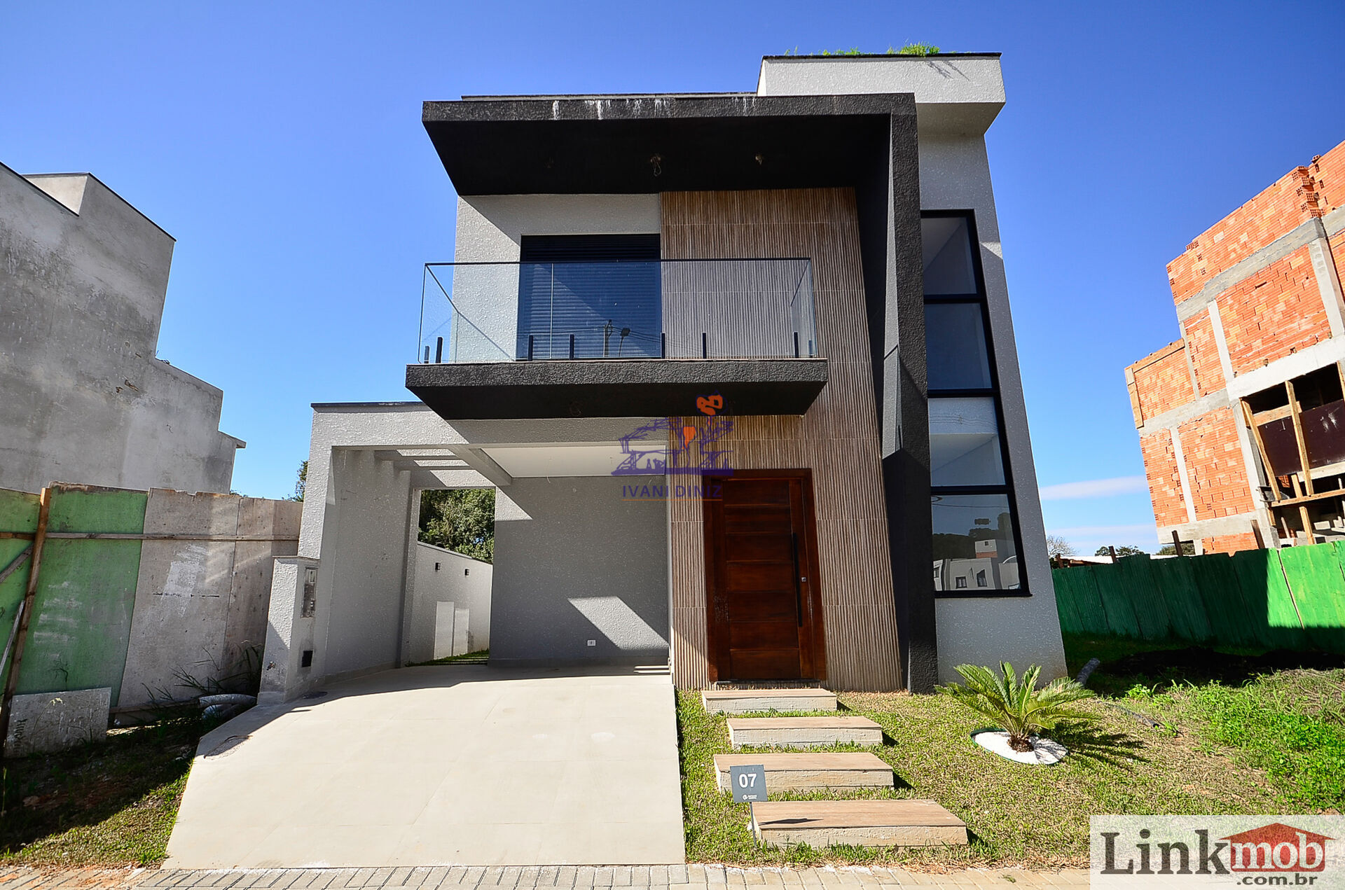 Casa de Condomínio à venda com 3 quartos, 202m² - Foto 2