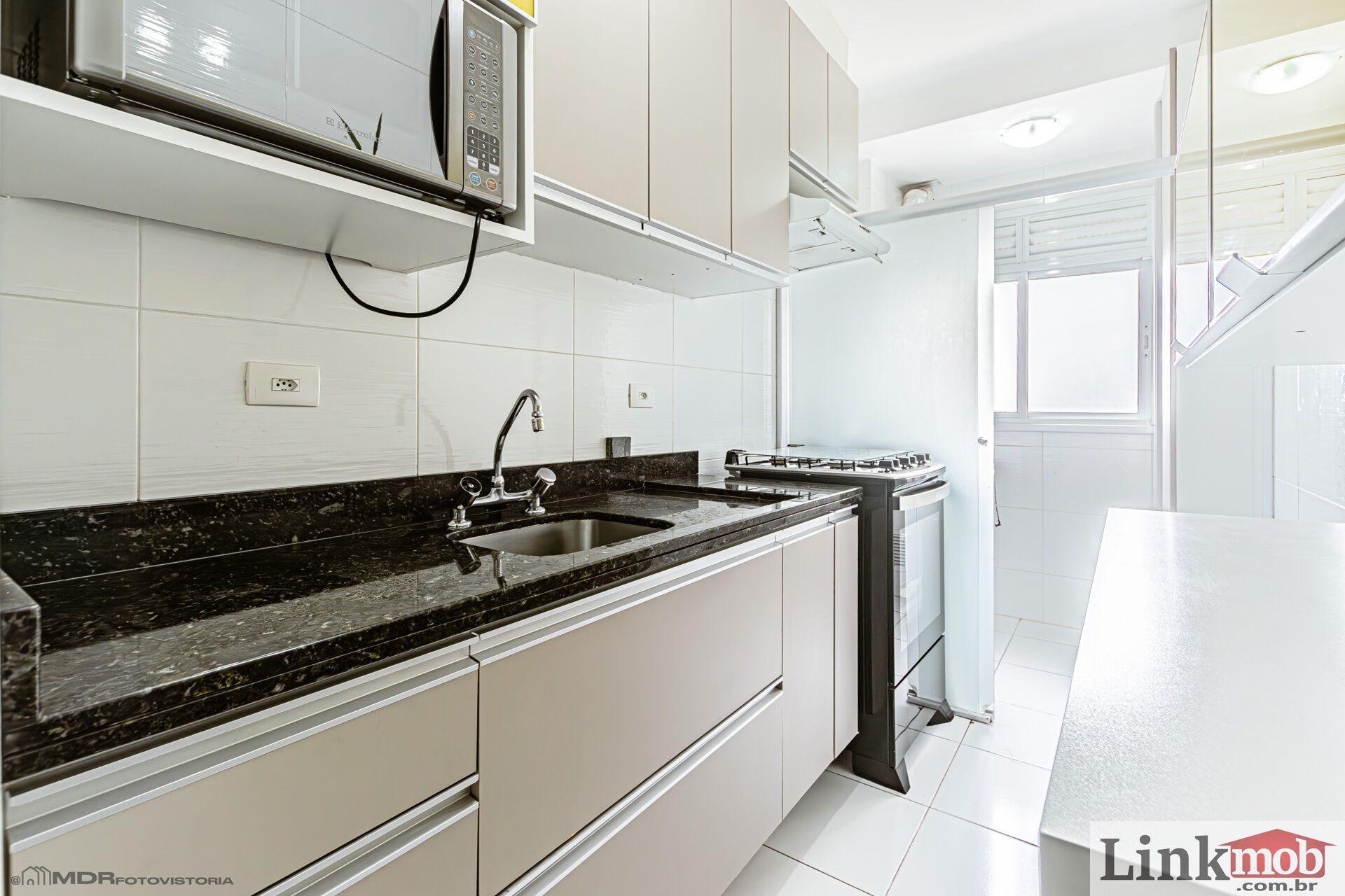 Apartamento à venda com 2 quartos, 67m² - Foto 2