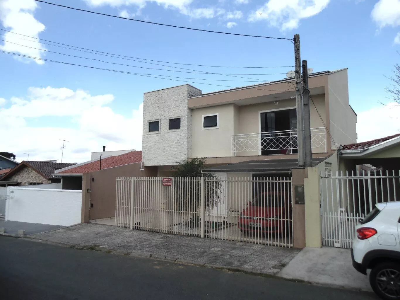 Casa à venda com 4 quartos, 320m² - Foto 1