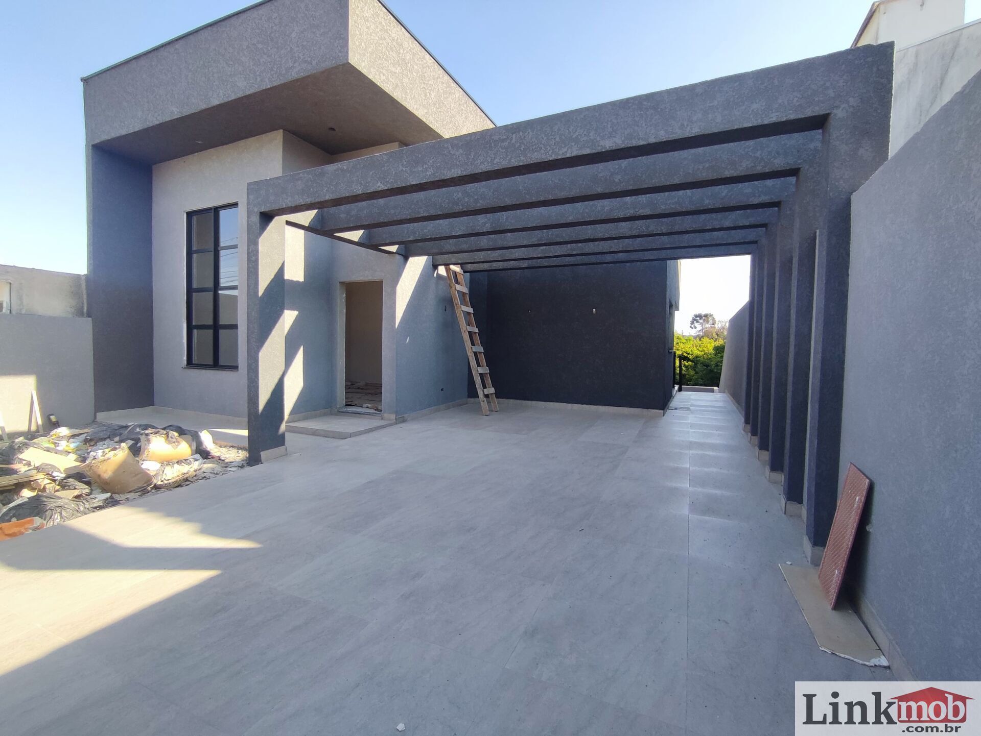 Casa à venda com 3 quartos, 107m² - Foto 1