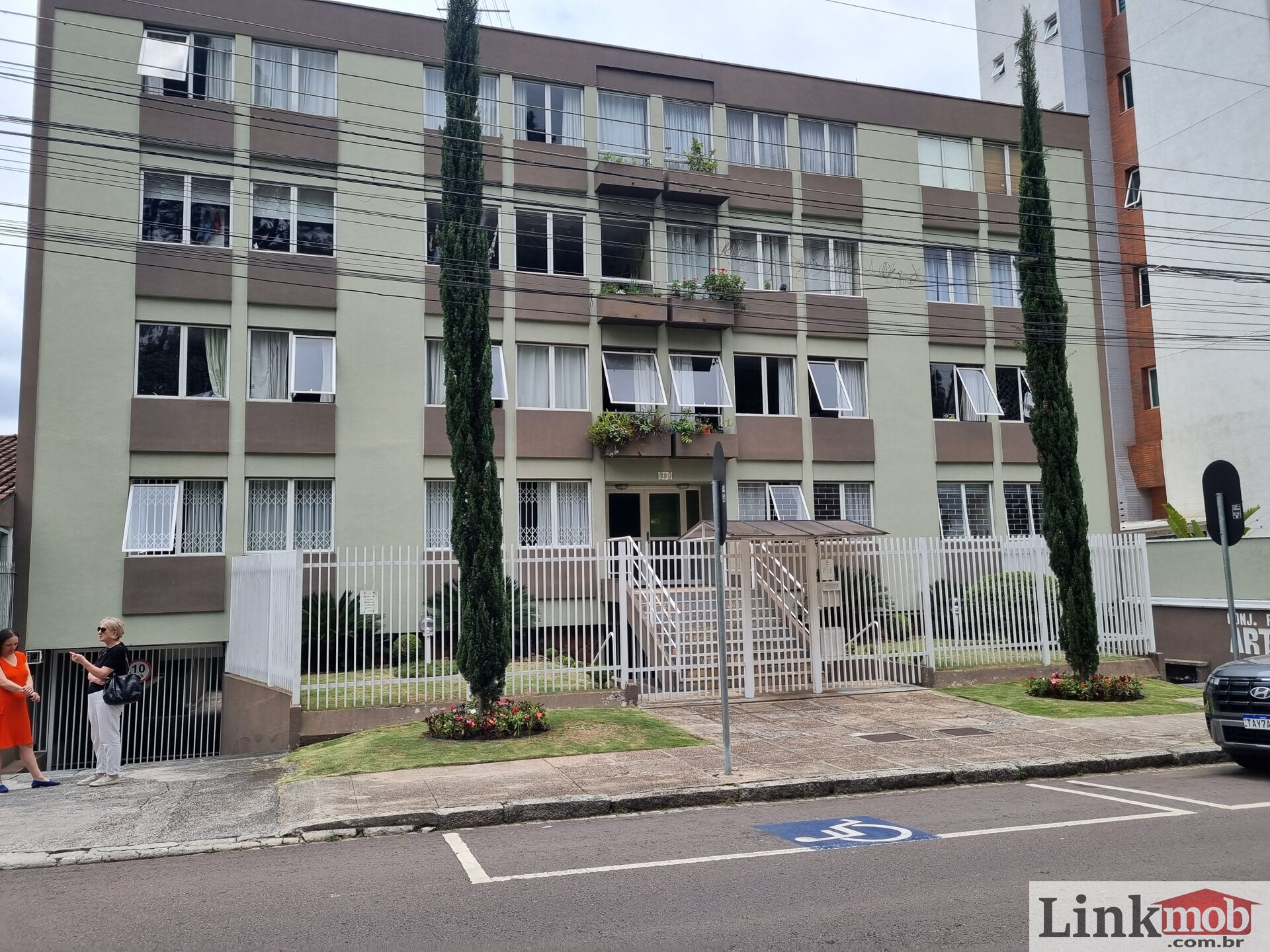 Apartamento à venda com 3 quartos, 96m² - Foto 2