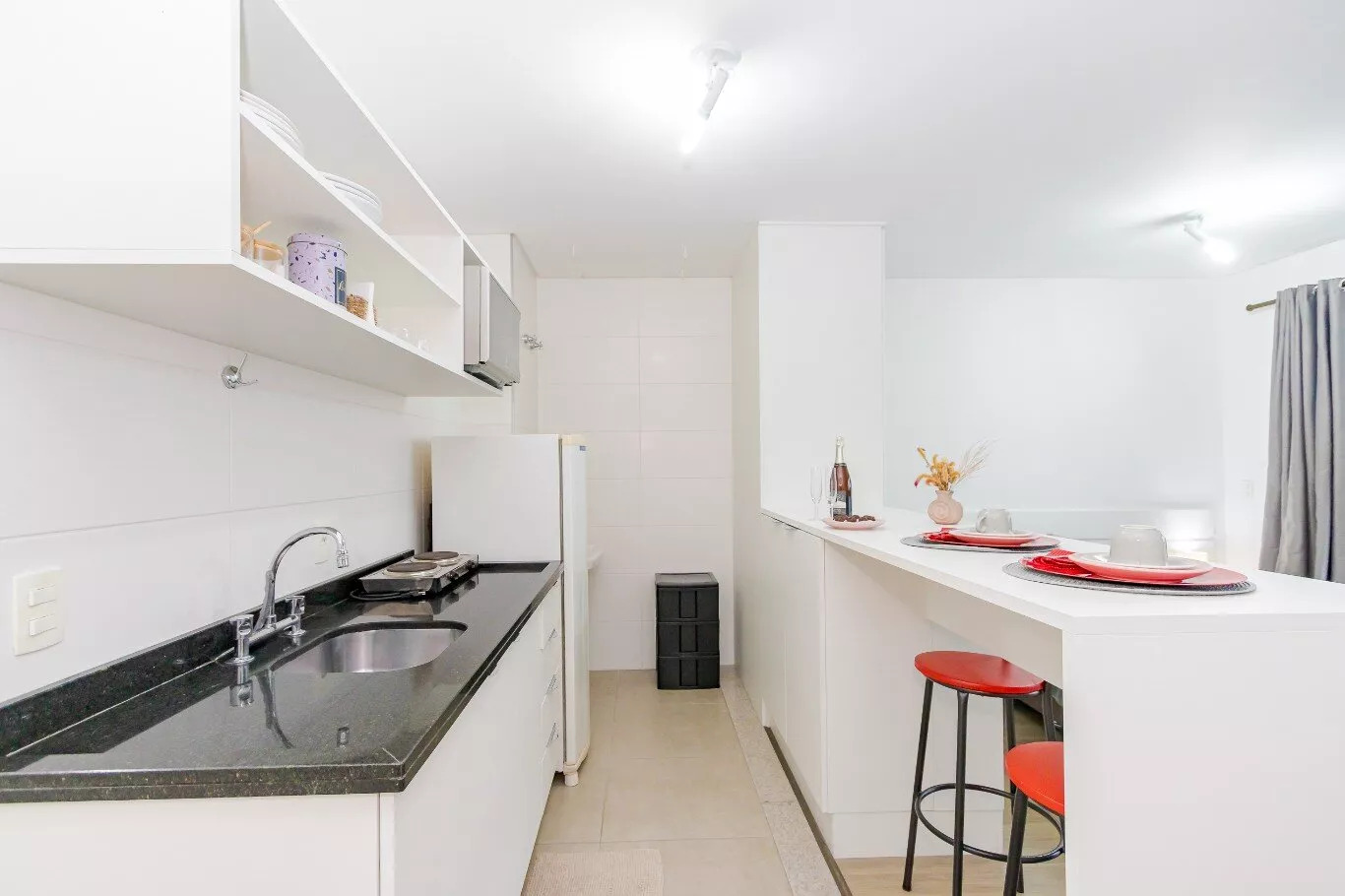 Apartamento à venda com 1 quarto, 33m² - Foto 2