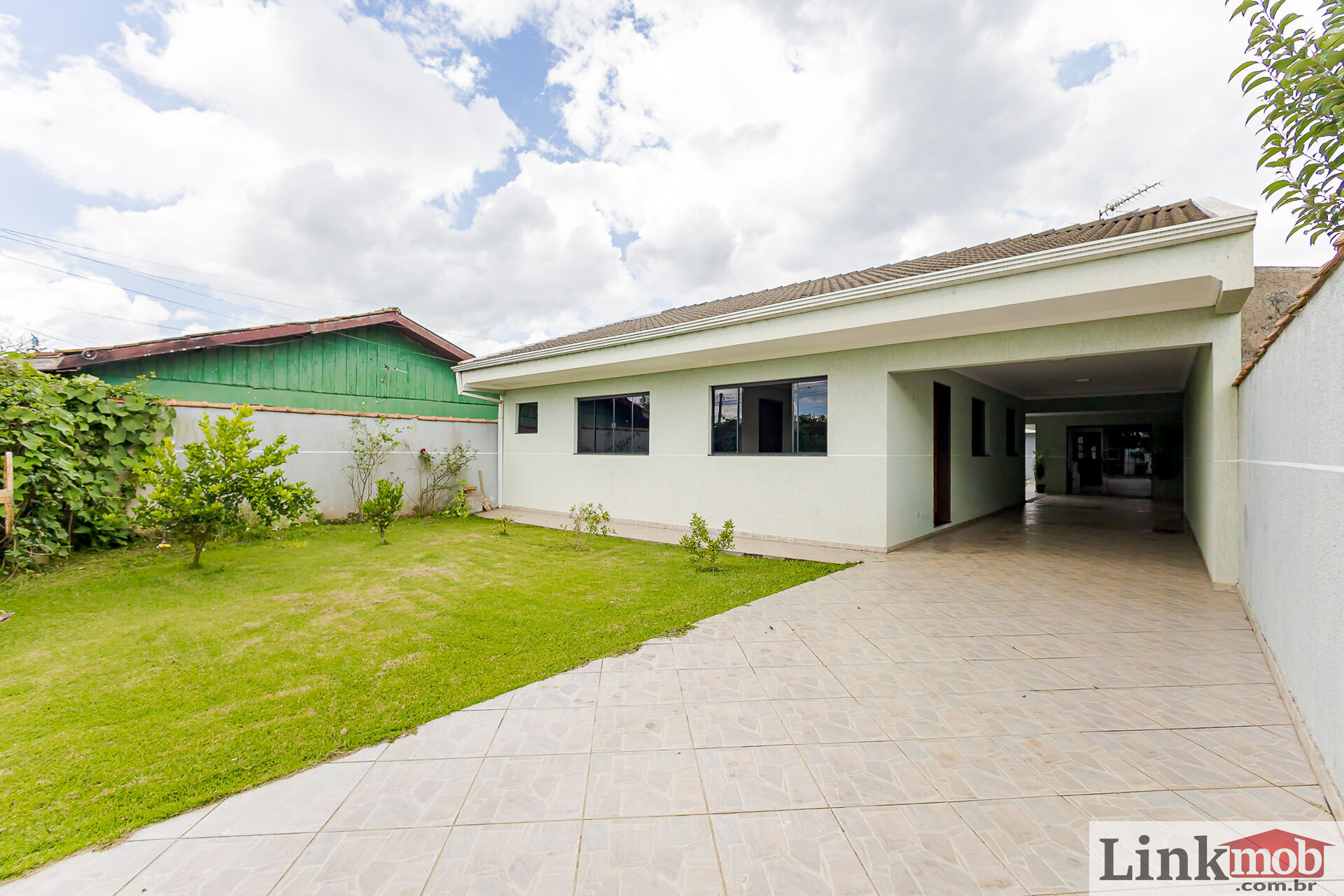 Casa à venda com 4 quartos, 150m² - Foto 2